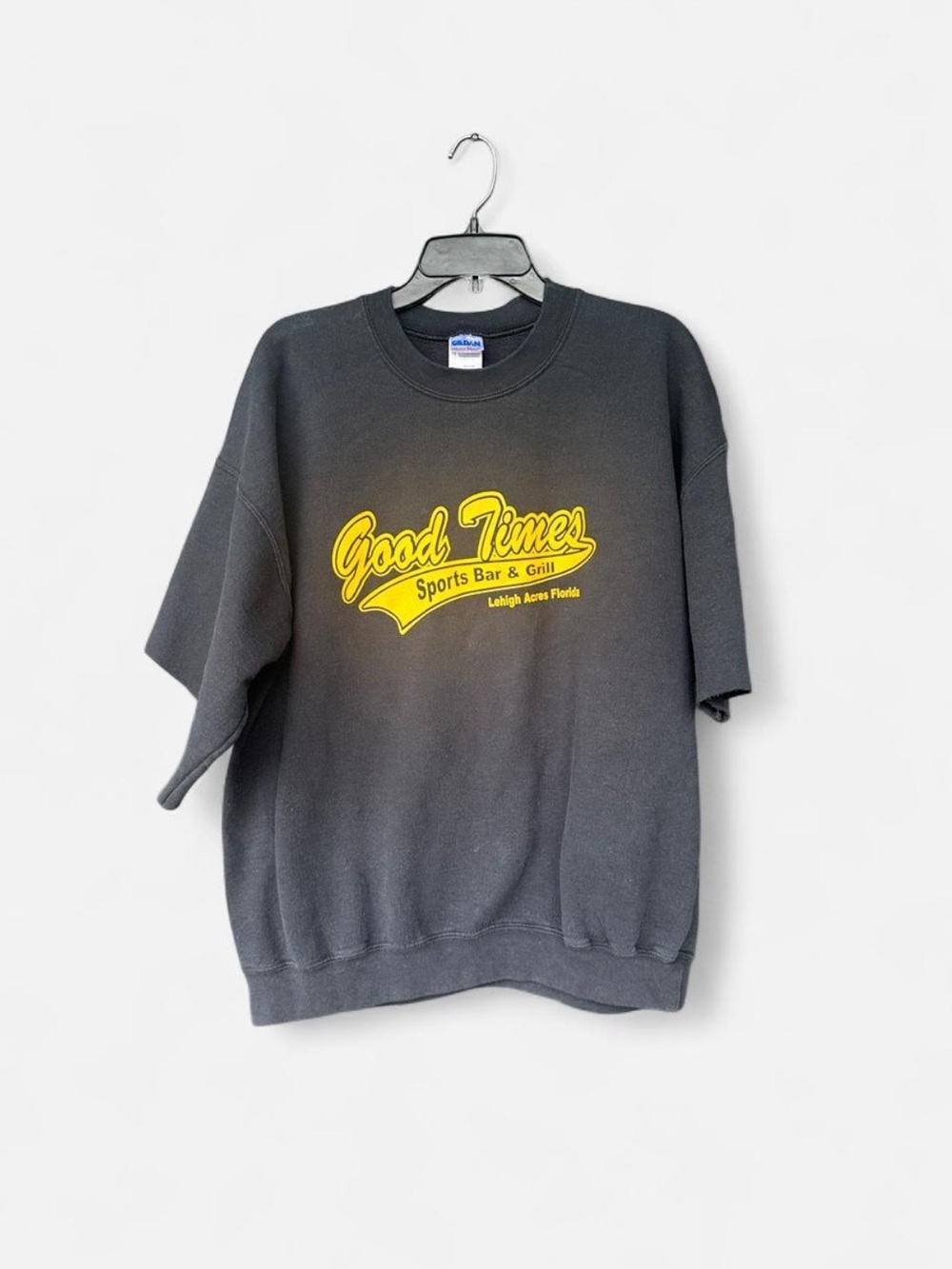 Vintage Graphic Gildan Heavy Blend Crewneck Sweatshirt - Black